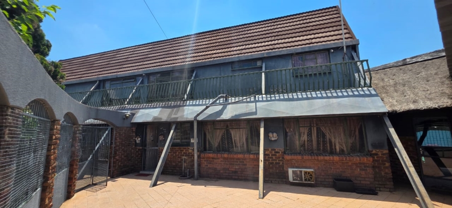 6 Bedroom Property for Sale in Wilkeville North West